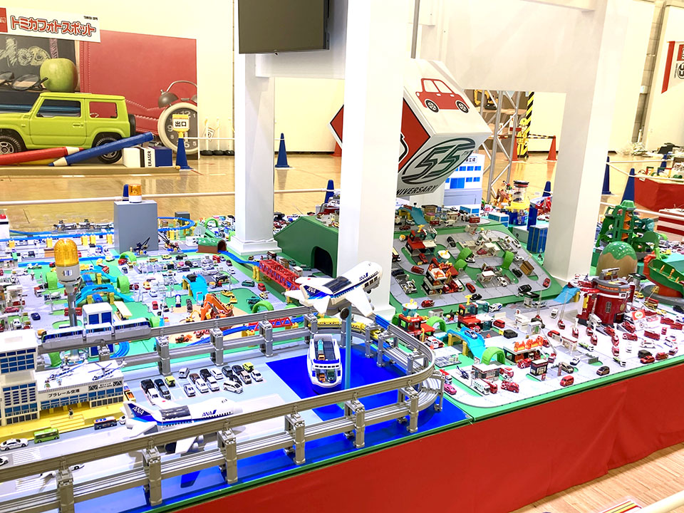 トミカ全部見せますジオラマ