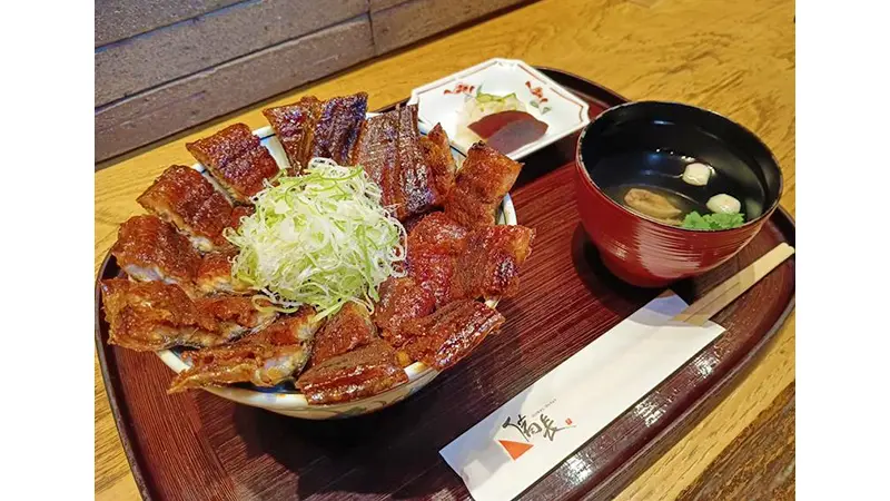 鰻(う)だくさん うなぎ丼