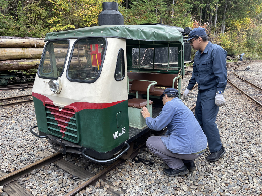10月19日（日）の木曽谷・赤沢自然休養林。小型モーターカーNo.65