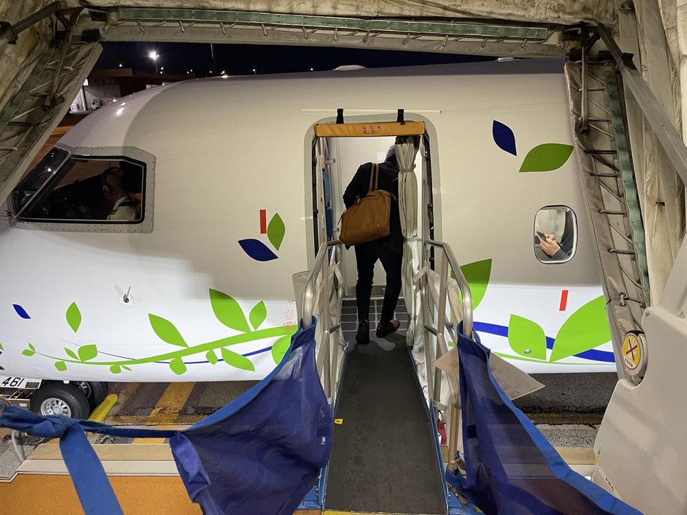 ボンバルディア DHC8-Q400型機』でも一機だけの特別塗装機、エコボン