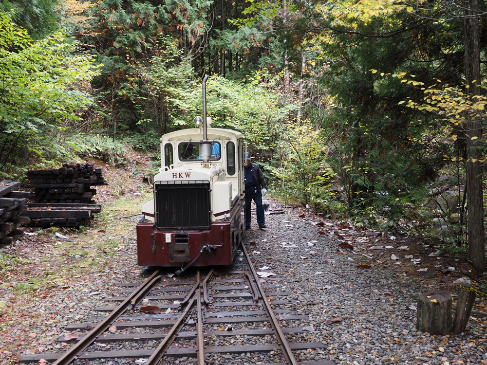10月19日（日）の木曽谷・赤沢自然休養林。小型モーターカーNo.65
